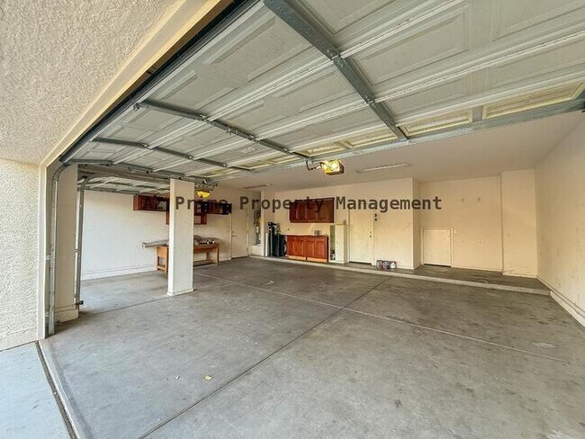 Building Photo - 10445 W Windsor Ave