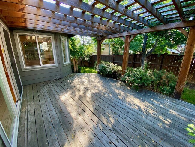 Building Photo - 3-BR 2-BA Boyd Acres Beauty