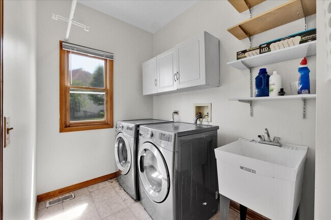 Building Photo - 24963 Heritage Oaks Dr