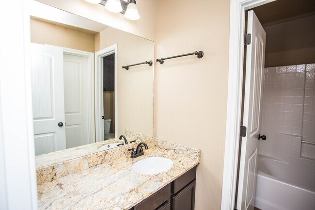 Building Photo - Charming 4 Bedroom, 2 Bath Two-Story Duplex