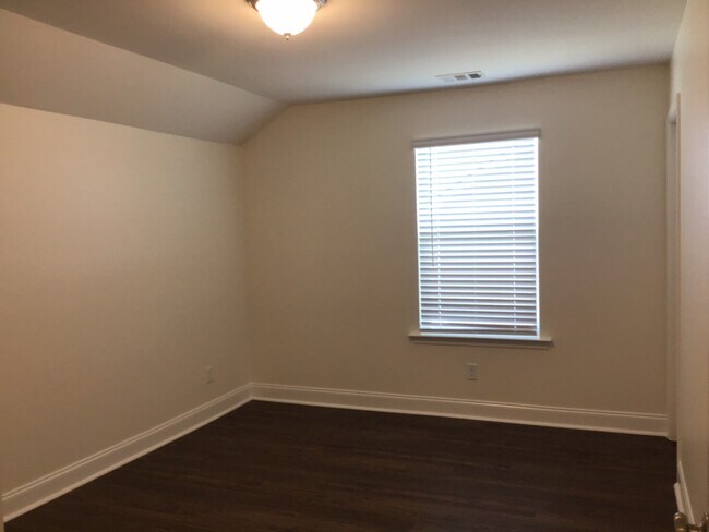 Building Photo - 210 Parkside Boulevard