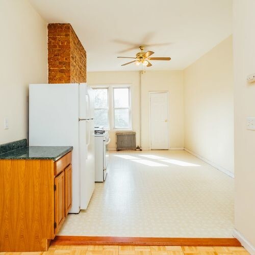 Building Photo - 223 Troutman St