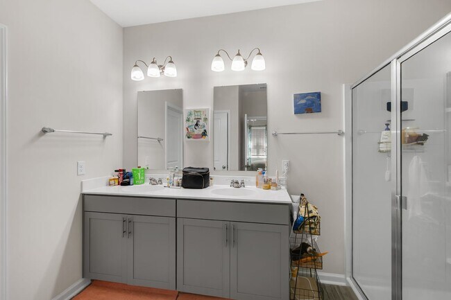 Building Photo - 376 Brennan Dr