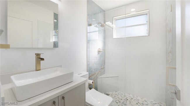 Building Photo - 3590 10th Ave NE