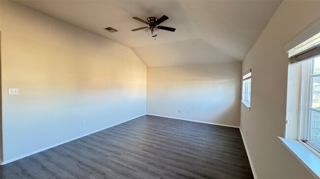 Building Photo - 914 Crestmont Trail Dr