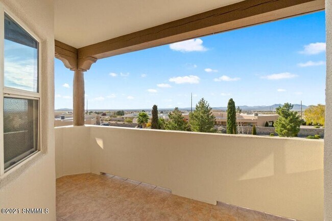 Building Photo - $500 off first months rent, Beautiful Home...