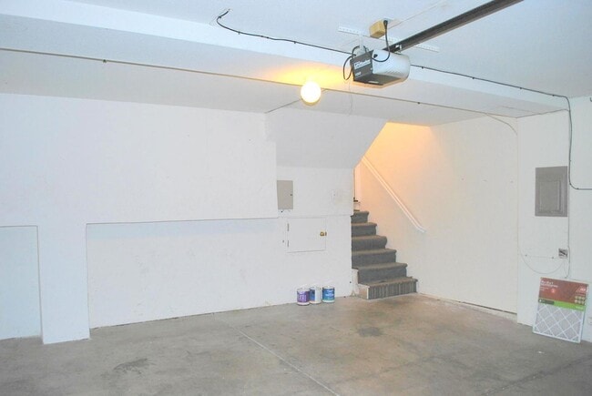 Building Photo - Bright & Modern Townhouse in Beautiful Danville! Close to Blackhawk Plaza!