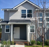 Building Photo - Newer 3 bedroom, 2.5 bath Home in Bellingham!