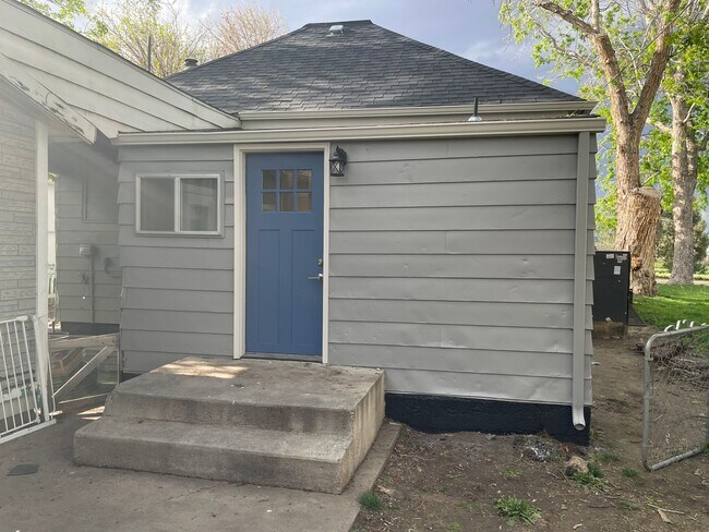 Building Photo - 520 16th St