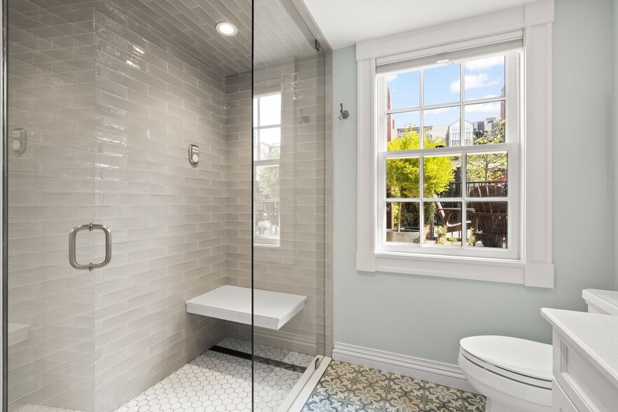 Building Photo - 7 Acorn St