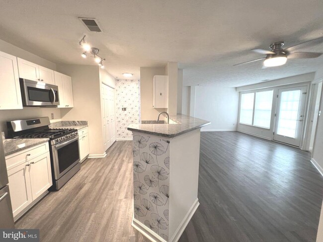 Building Photo - 2402 Autumn Harvest Ct