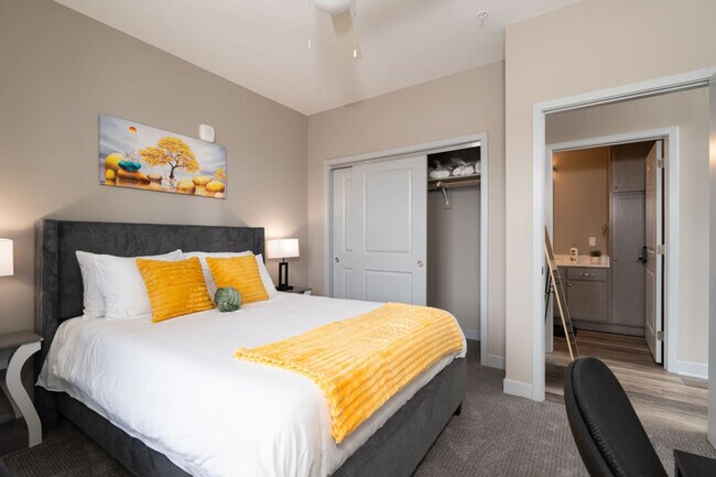 Building Photo - 5825 Sunset Wy