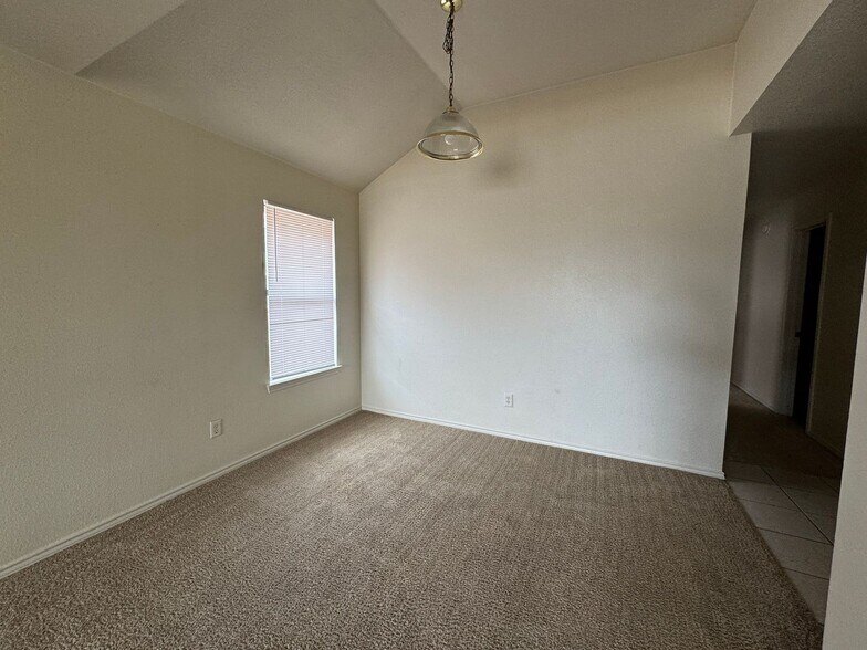 Building Photo - 5005 John David Dr