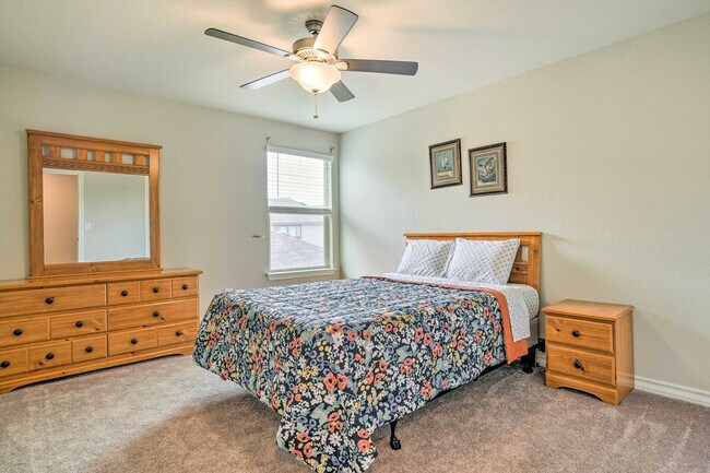 Building Photo - 5603 Chestnut Xing