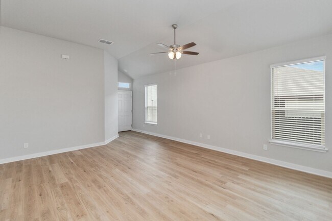 Building Photo - Brand New Luxury Duplex Available Today