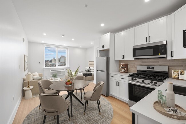 Building Photo - 337 Johnston Ave