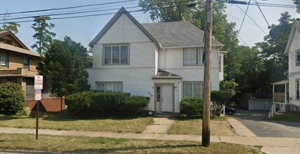 Building Photo - 415 N Sheridan Rd