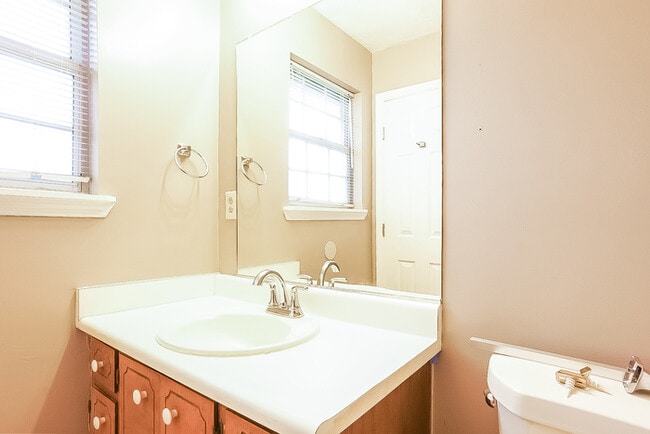 Building Photo - 2848 Pepperdine Dr