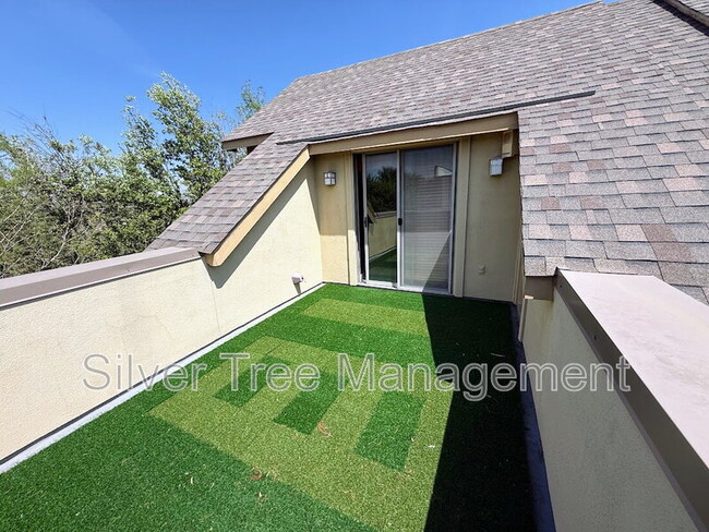 Building Photo - 3204 Wycliff Ave