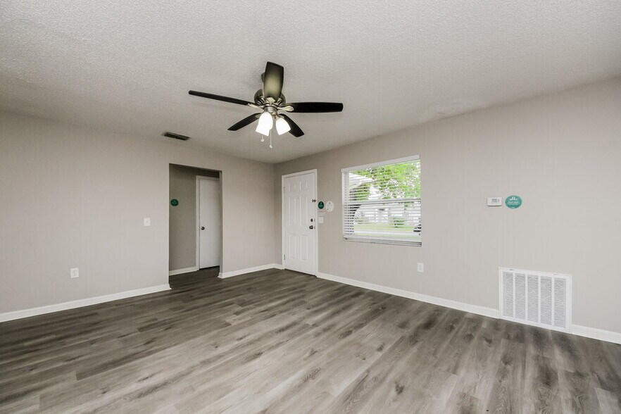 Building Photo - 242 Cheshire Ct