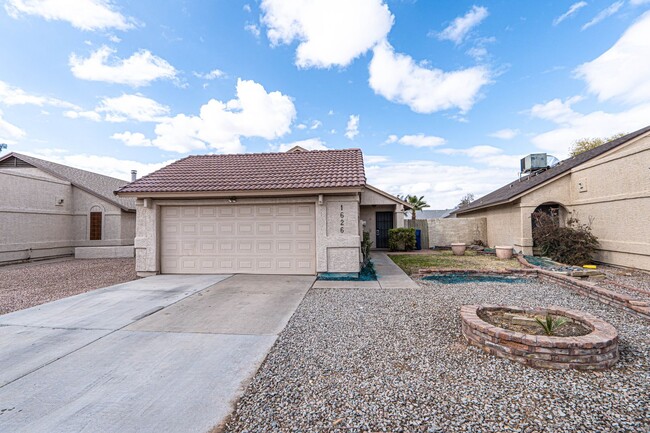 Cozy 3 Bed/2 bath in Prime Chandler Location - Cozy 3 Bed/2 bath in  Prime Chandler Location