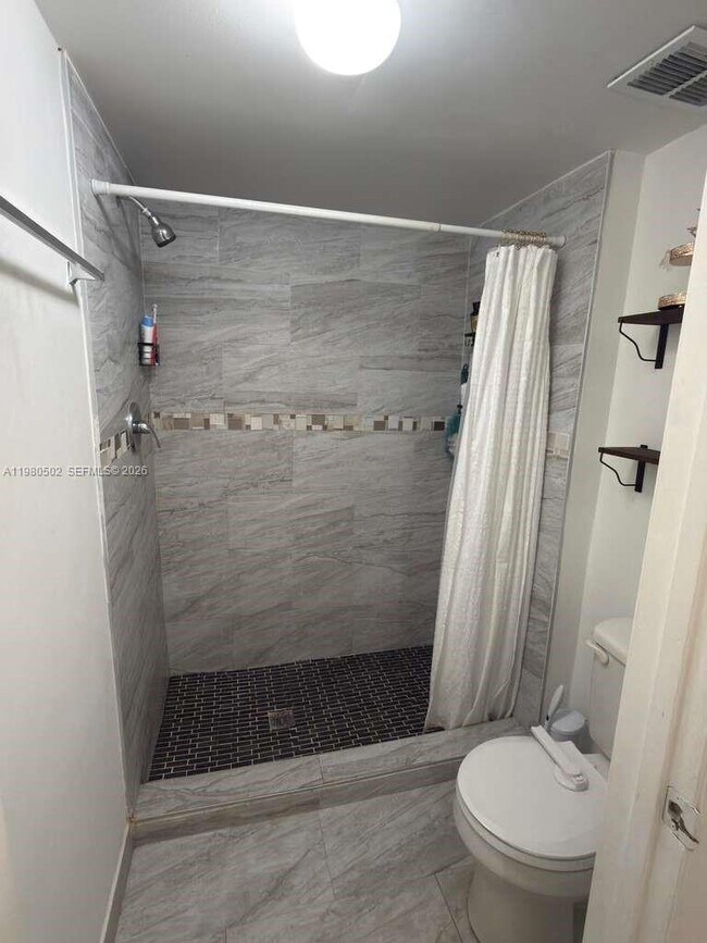 Building Photo - 9999 Summerbreeze Dr