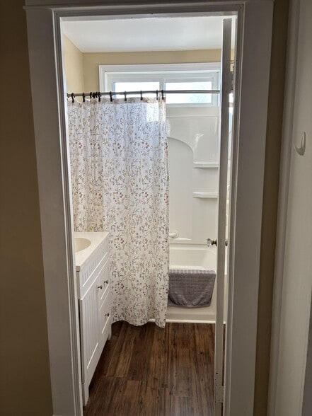 bathroom - 4124 Seneca St