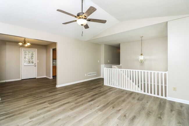 Building Photo - 222 Cove Rd