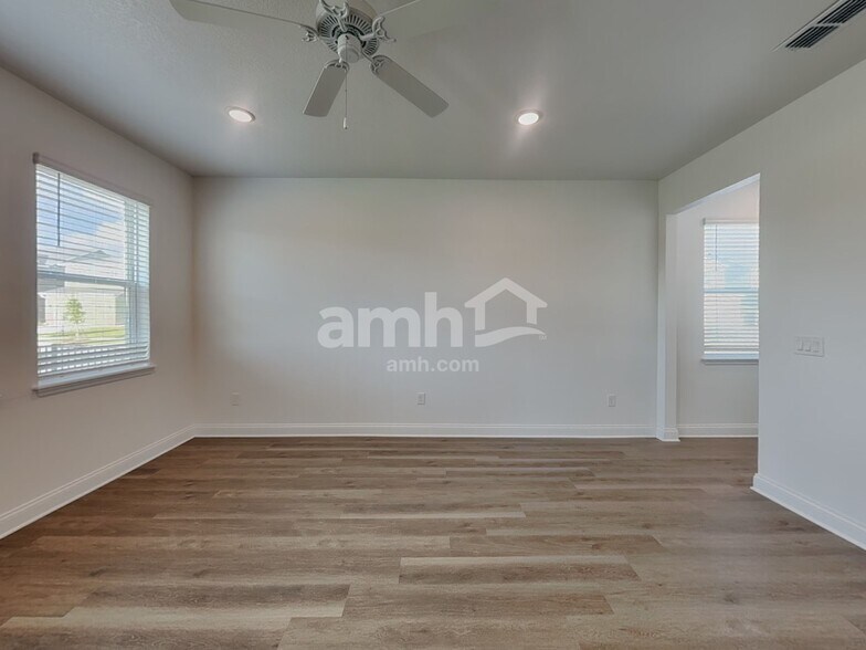 Building Photo - 2610 Feather Crst Dr