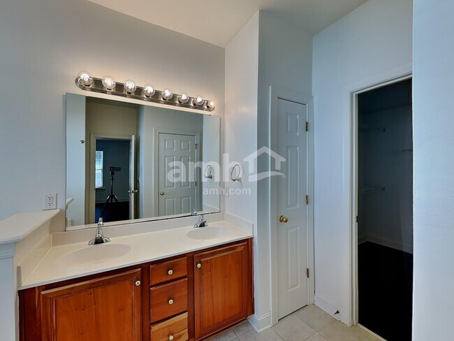 Building Photo - 2016 Sentinel Dr