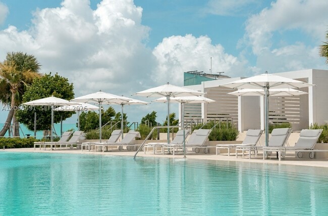 Building Photo - 300 Biscayne Blvd