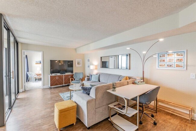 Building Photo - 5541 Del Sol Blvd