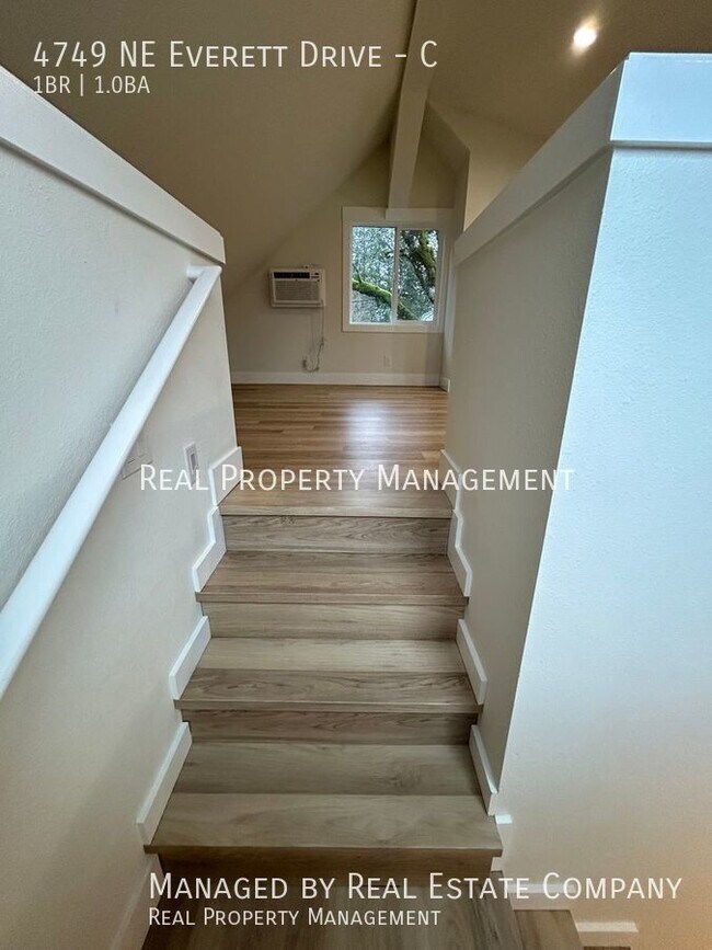 Building Photo - 4749 NE Everett Dr