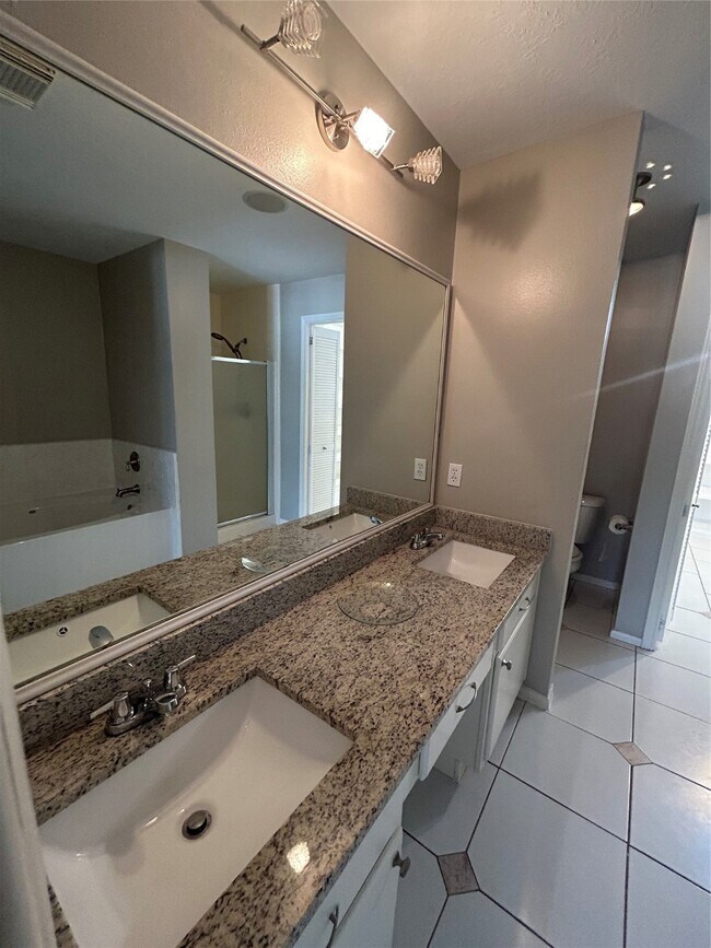 Building Photo - 5415 W Harrow Dr
