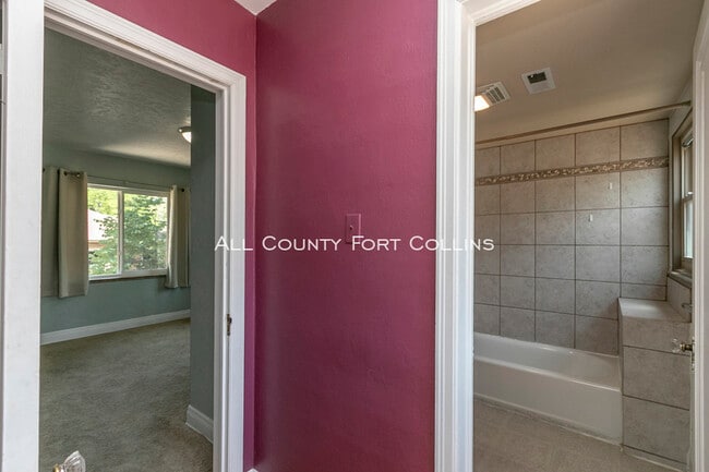 Building Photo - Upscale Glenmere Park Bungalow