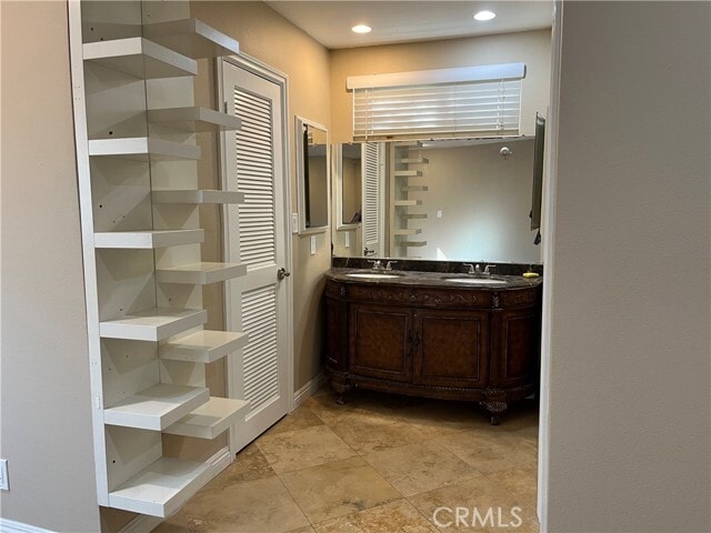 Building Photo - 135 Flower St