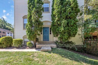 Building Photo - 5743 Burke Towne Ct