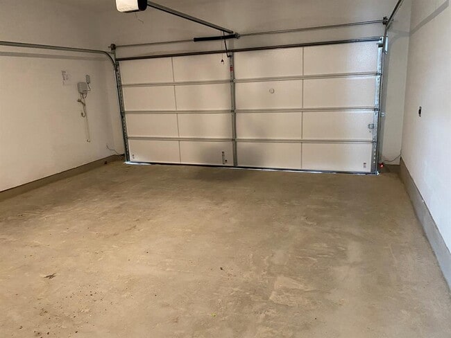 Building Photo - 117 Akela Wy