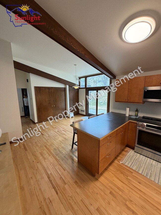 Building Photo - Beautifully Remodeled Home Nestled in the Billings Rims
