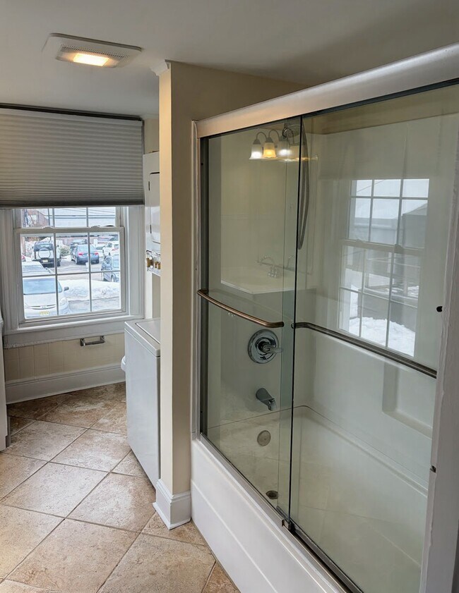 Building Photo - 39 S Finley Ave