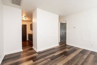 Building Photo - 1318 N Piatt Ave