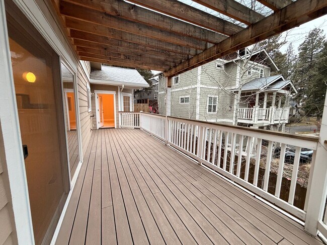 Building Photo - Dual Primary Suite's. 2 Bedroom / 2.5 Bathroom Single Level Home in NE Bend