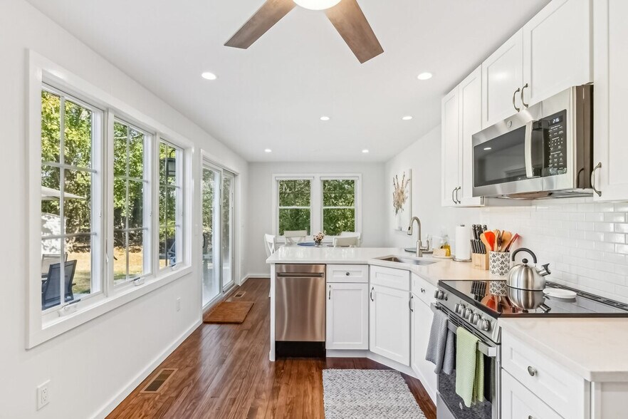 Building Photo - 605 Circle Dr