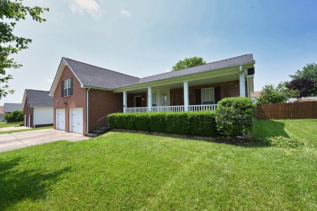 Building Photo - Show-Stopping Rental Home – A Rare Find wi...