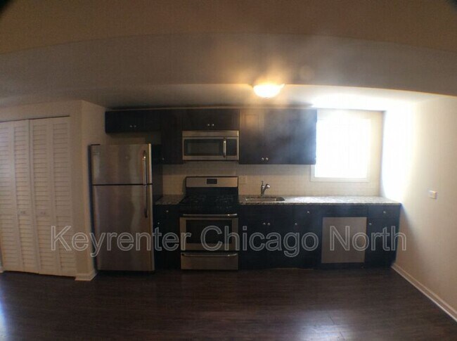 Building Photo - 6052 N Mozart St