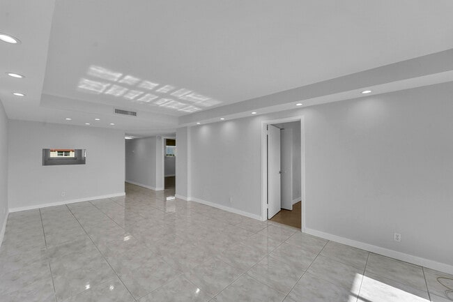 Building Photo - 5300 NE 24th Terrace