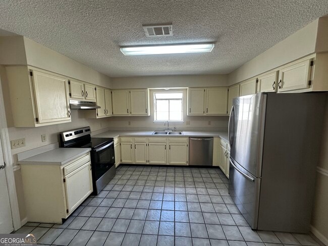Building Photo - 214 Cypress Dr