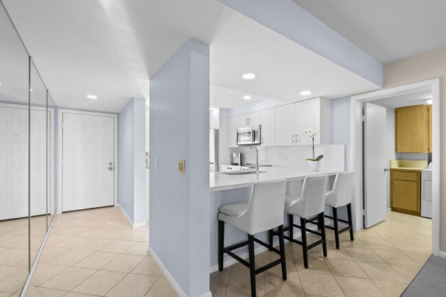 Building Photo - 501 S Seas Dr