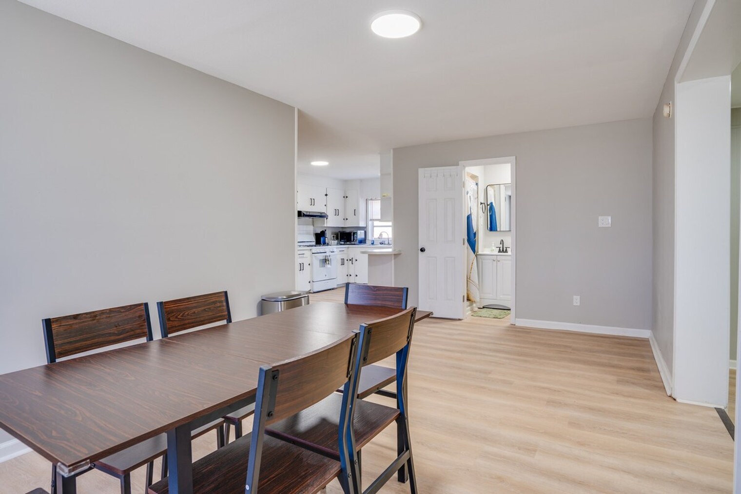 Building Photo - 218 Cactus St