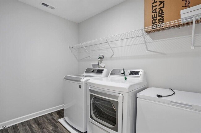 Building Photo - 128 Highland Grv Wy